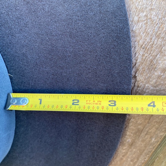 Wyeth River Fedora
Wonderful band 
adjustable
New - Picture 4 of 5